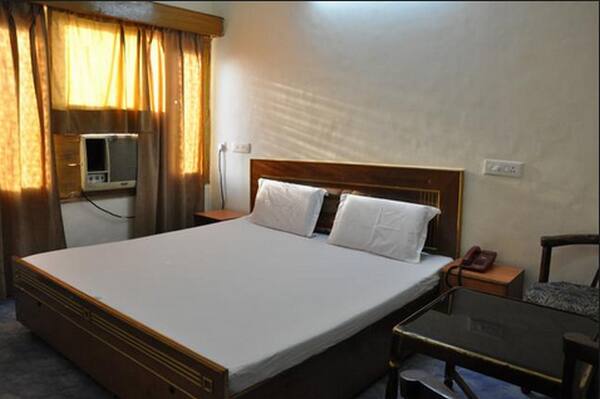 Hotel Dhindsa Plaza 2, Mohali 1